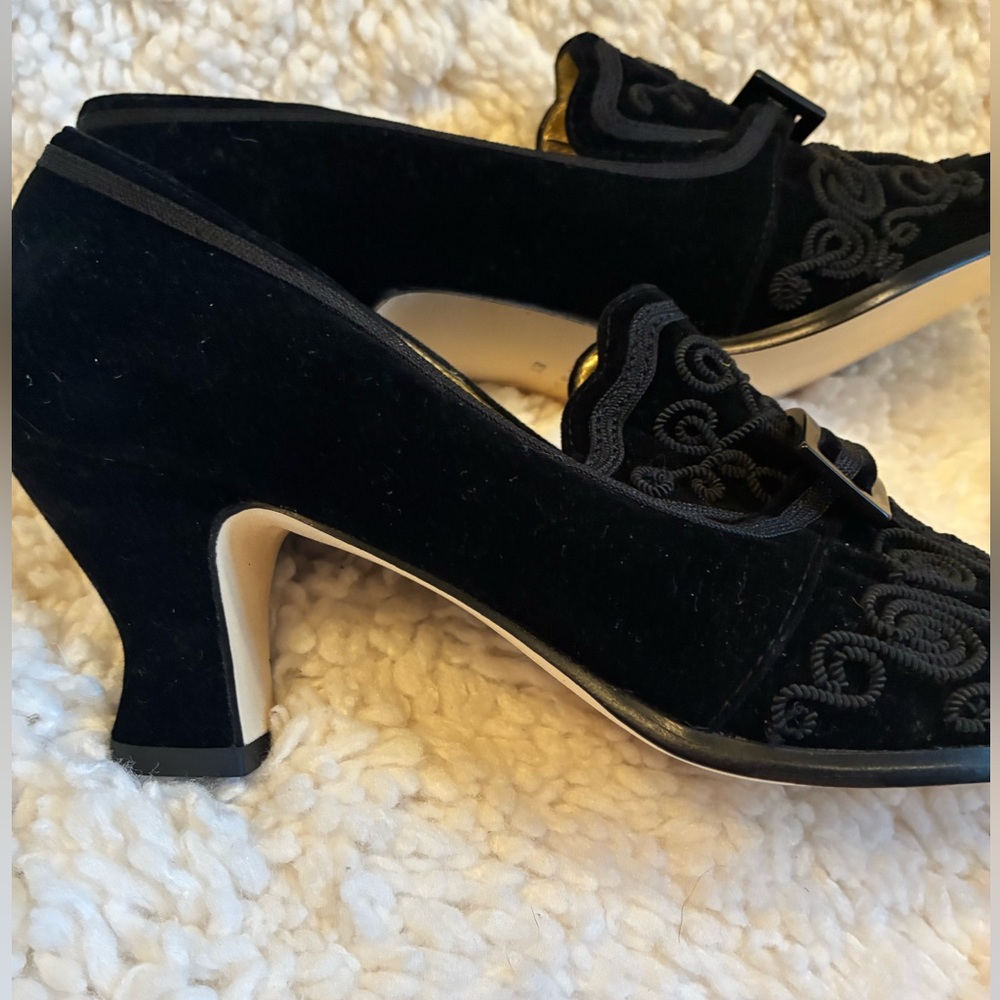 Vintage New York Transit Black Velvet Embroidered Heels - Picture 5 of 6